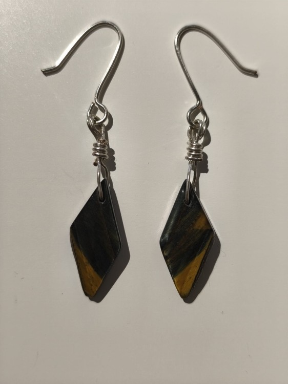 Kolczyki z Tygrysie Oko oplecione posrebrzanym drutem