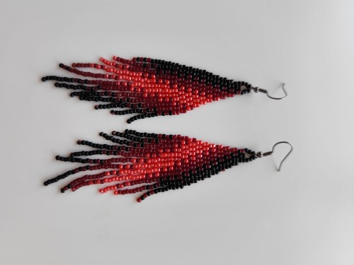 Kolczyki z koralików Toho w połączeniu czerni i czerwieni