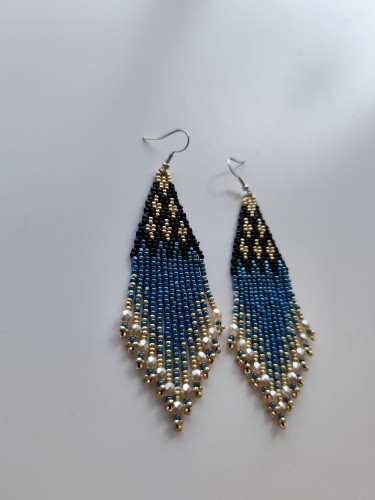 Kolczyki z koralików Toho w kolorach czerni, złota i głębokiego błękitu