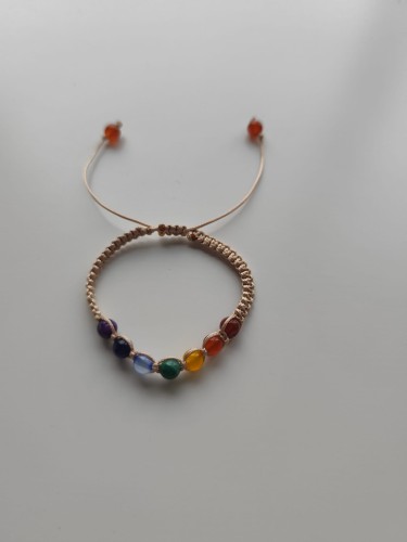 Bransoletka z kamieni agatu w kolorach siedmiu czakr - widok od góry