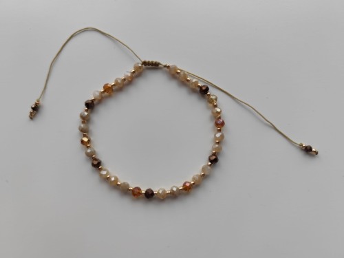 Bransoletka z kamieni w odcieniach brzoskwini, beżu i brązu oraz złotych koralików TOHO - nr 100