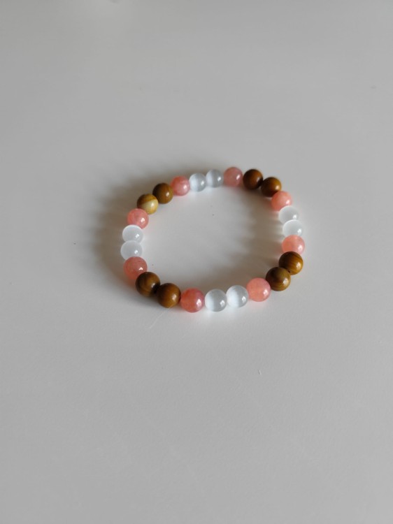 Bransoletka z kamieni - Selenit, skamieniałe drzewo i kamień słoneczny - widok pod kątem