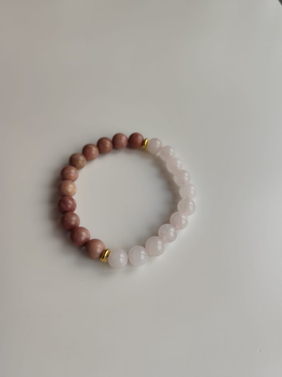 Bransoletka z kamieni - Kwarc różowy i rodonit - widok z góry