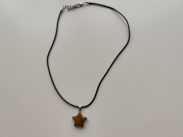 Wisiorek gwiazda z kamienia - Jaspis czerwony  - widok na komplet