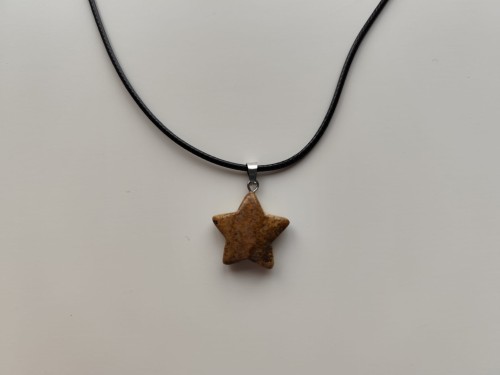 Wisiorek gwiazda z kamienia - Jaspis czerwony  - widok z góry