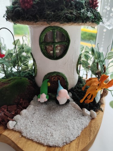 Leśny domek - zbliżenie na front