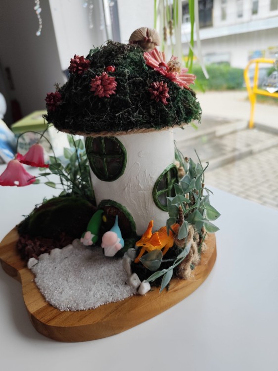 Leśny domek - widok od boku