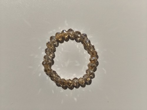 Pierścionek z jasnomiodowych kamieni