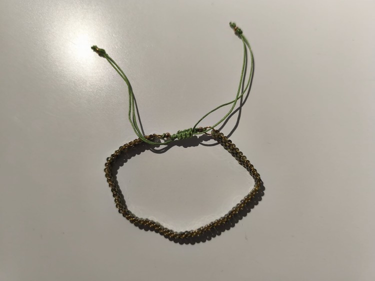 Bransoletka z oliwkowych i złotych koralików TOHO - widok od góry