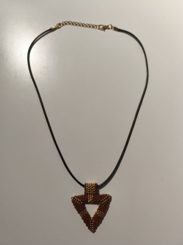 Zawieszka z brązowych i złotych koralików TOHO