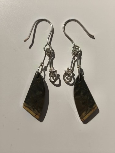 Kolczyki z Jaspisu Cherry Creek oplecione posrebrzanym drutem