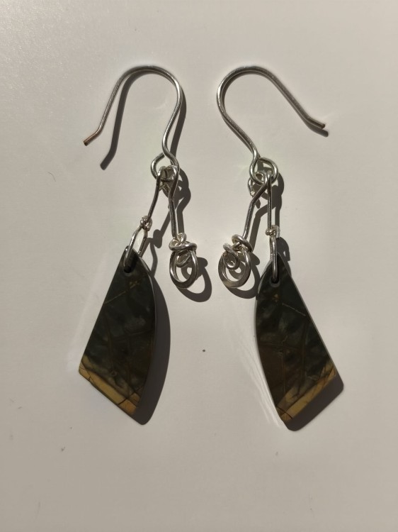 Kolczyki z Jaspisu Cherry Creek oplecione posrebrzanym drutem